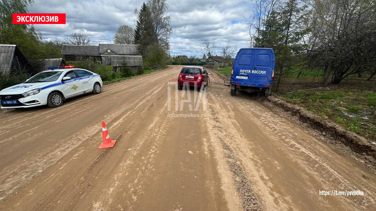 Два автомобиля столкнулись в Плюсском районе