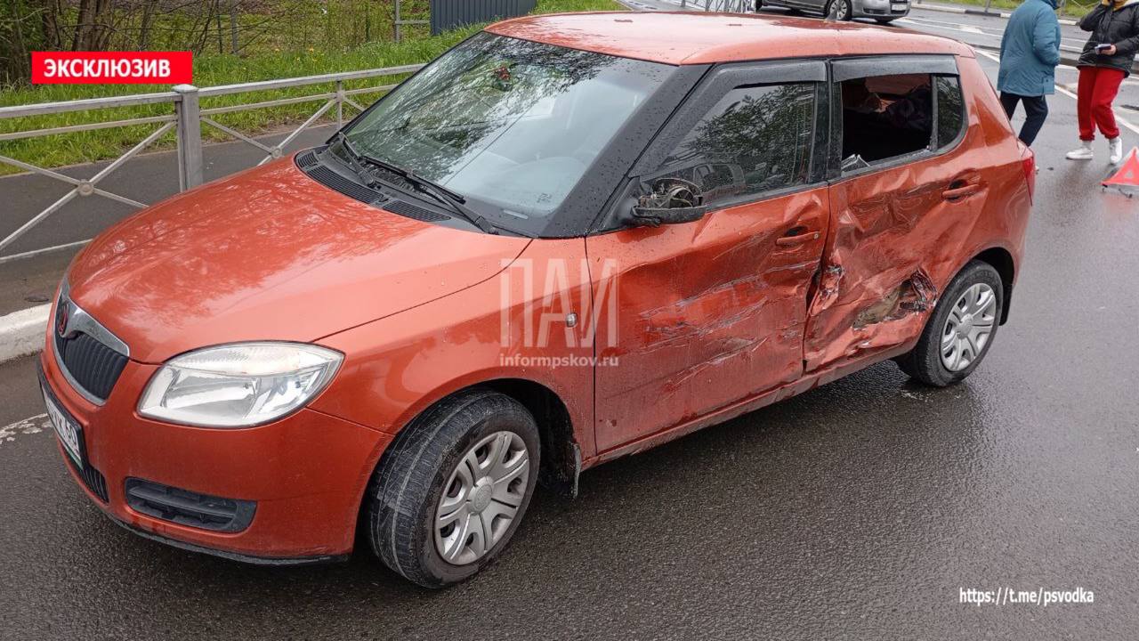 Женщина пострадала в ДТП на улице Карбышева в Пскове