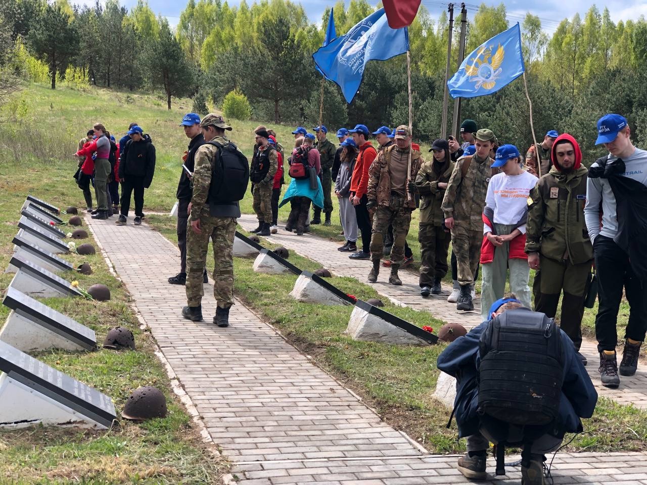 Возложение венков к памятнику погибшим героям состоялось на воинском захоронении в Себежском районе