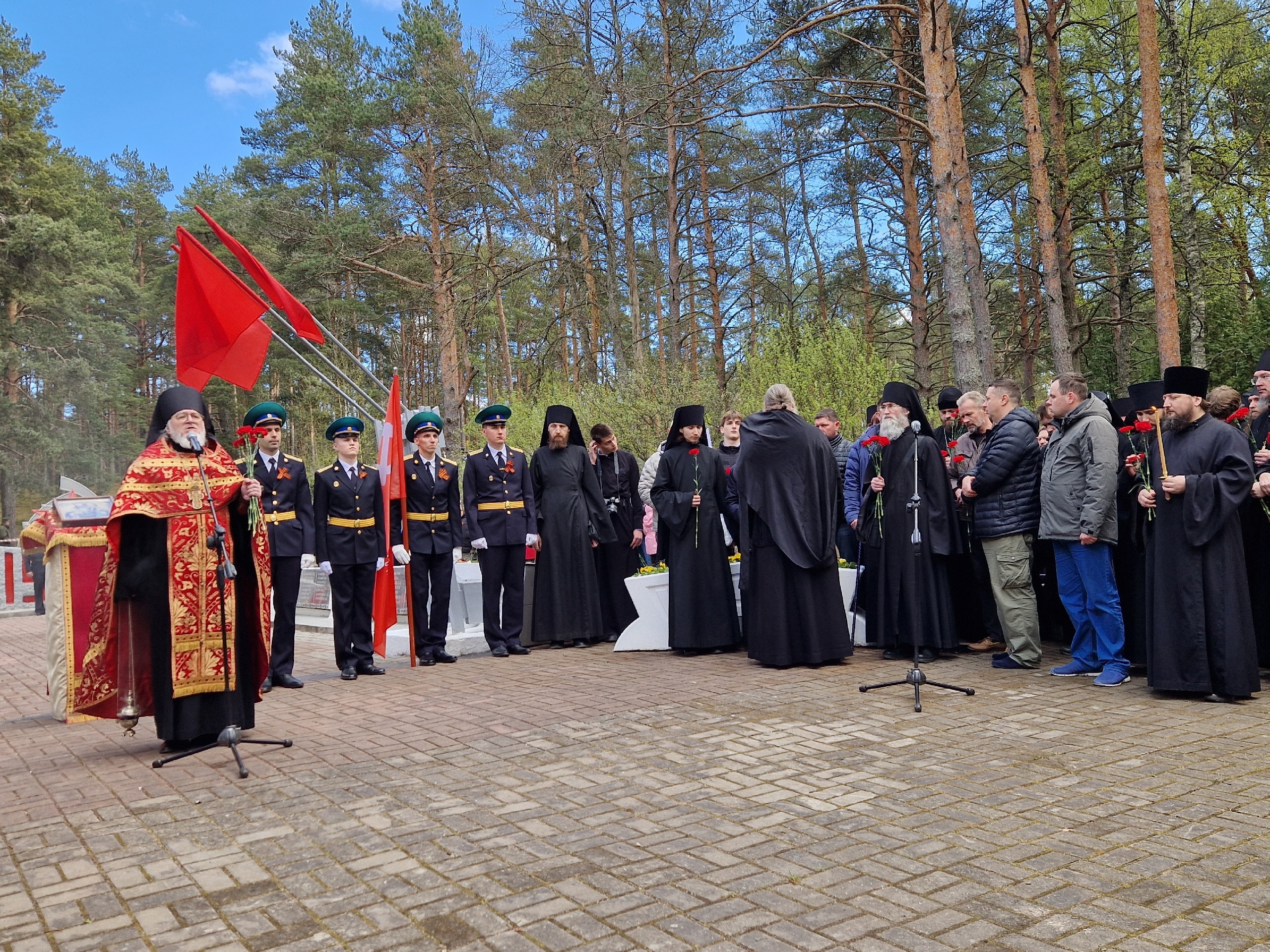 Митинг, посвященный 80-летию Победы в Великой Отечественной войне, состоялся в Печорах
