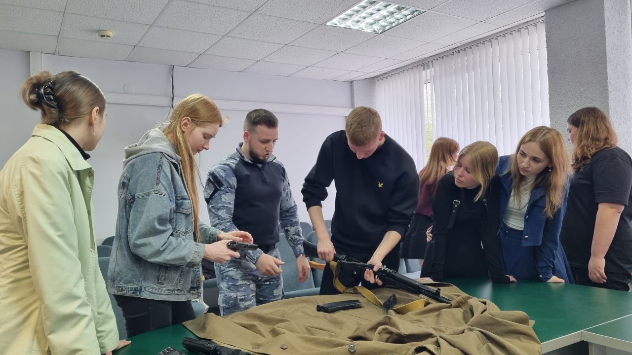 Студенты Псковского агротехнического колледжа попробовали себя в роли приставов
