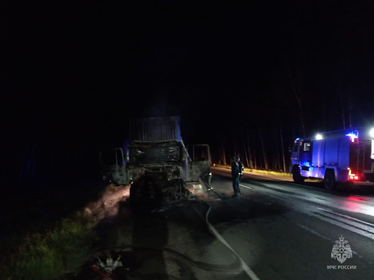 Грузовик горел на трассе Р-23 в Псковской области