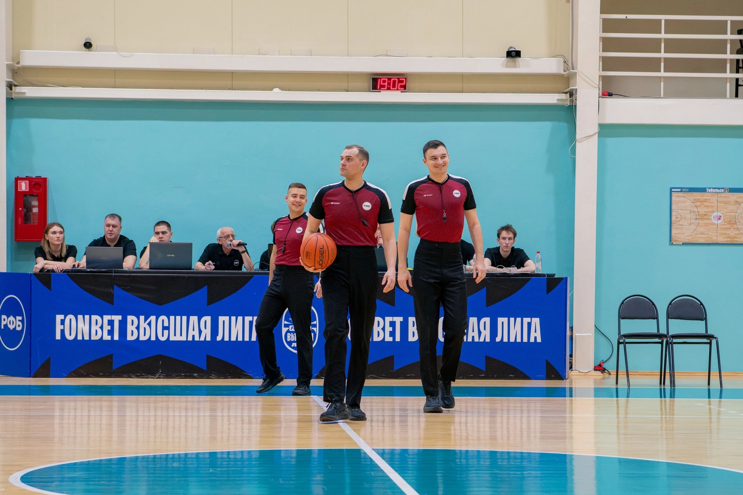 Псковский арбитр судил главные игры Высшей лиги по баскетболу