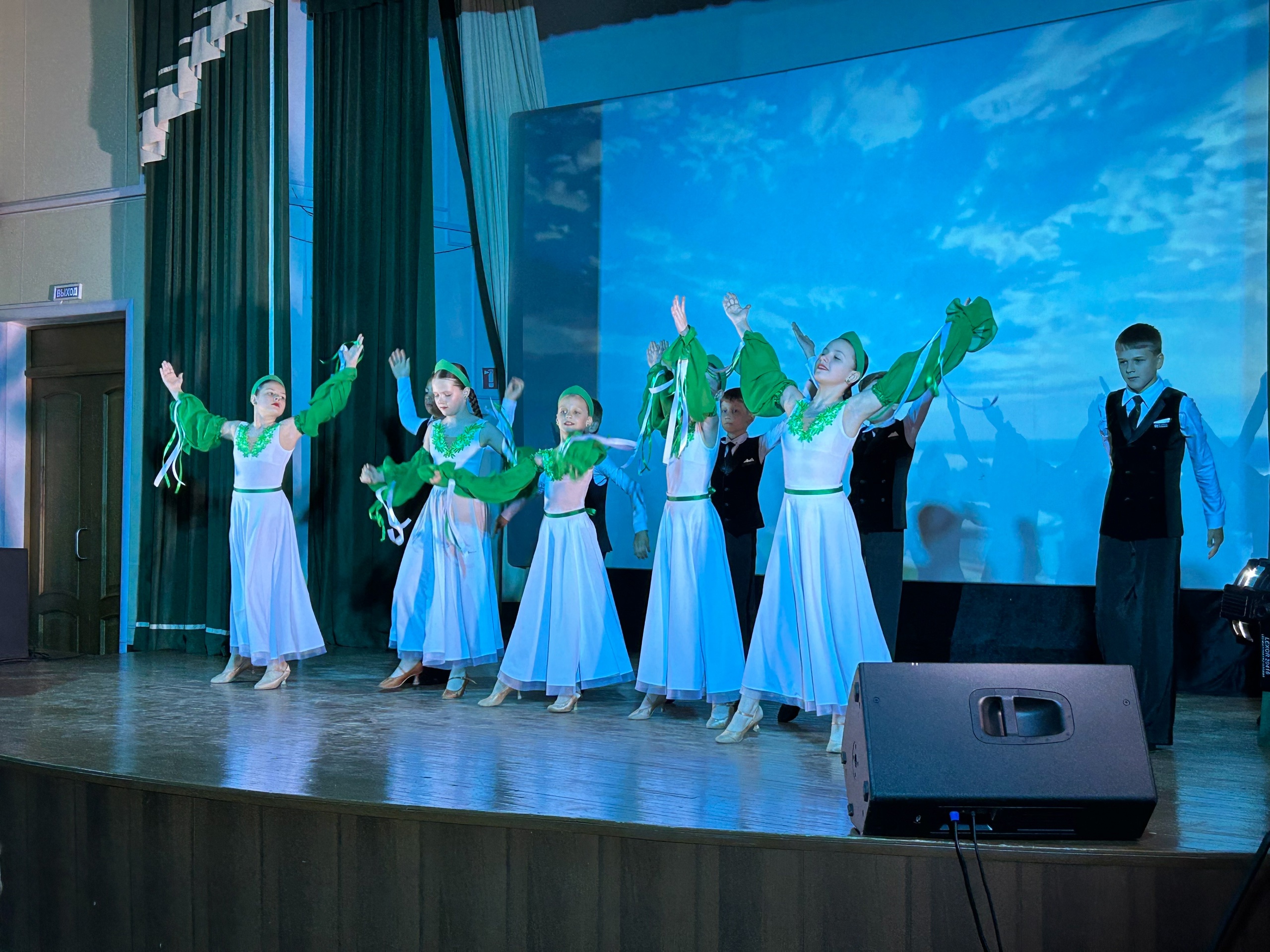 Праздничный концерт в Острове
