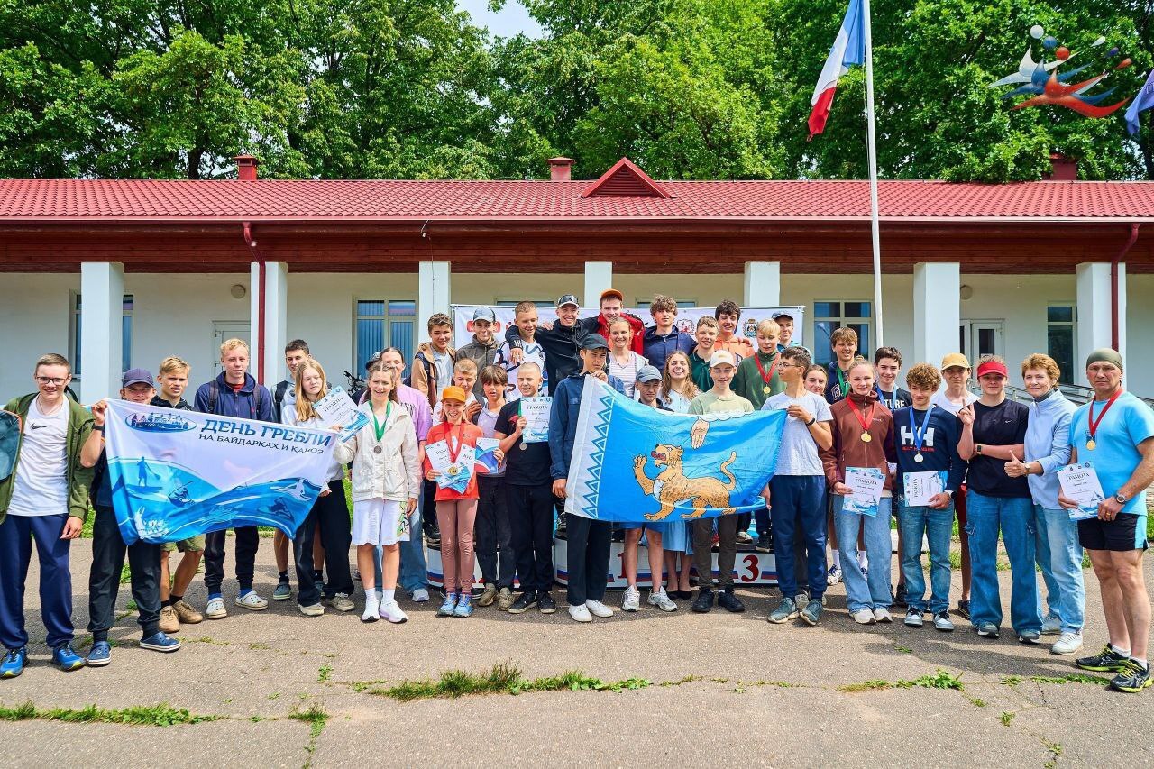 Псковичи стали призёрами первенства Великого Новгорода по гребле на байдарках 
