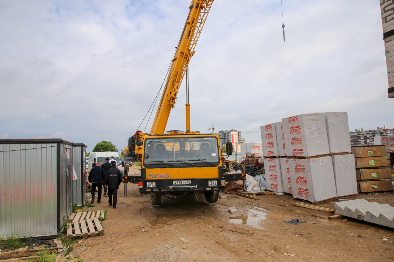 Нелегалы