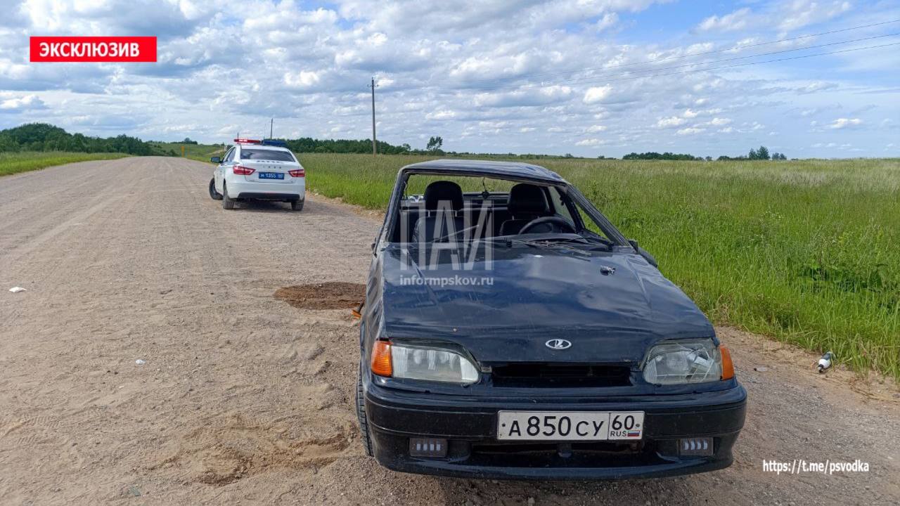 Мужчина пострадал при опрокидывании автомобиля в Новосокольническом районе   