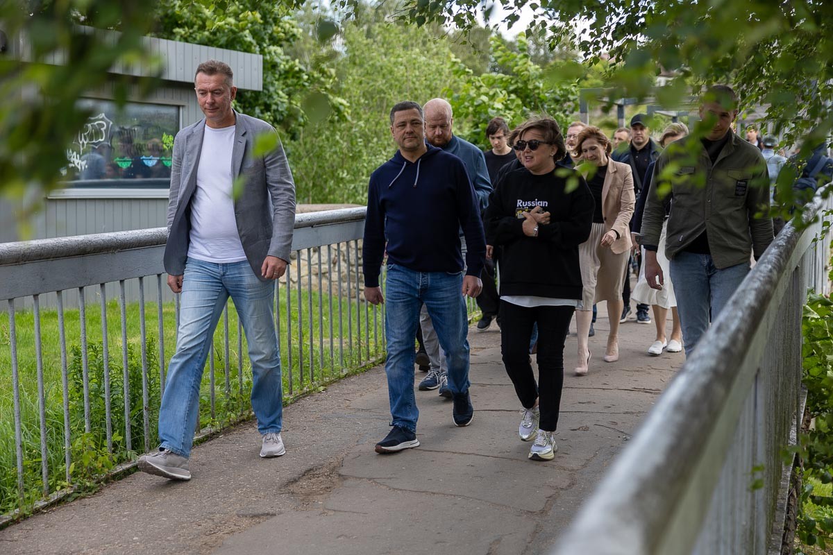 Михаил Ведерников с гостями кинофестиваля «Западные ворота» посетил ярмарку «Виноград»