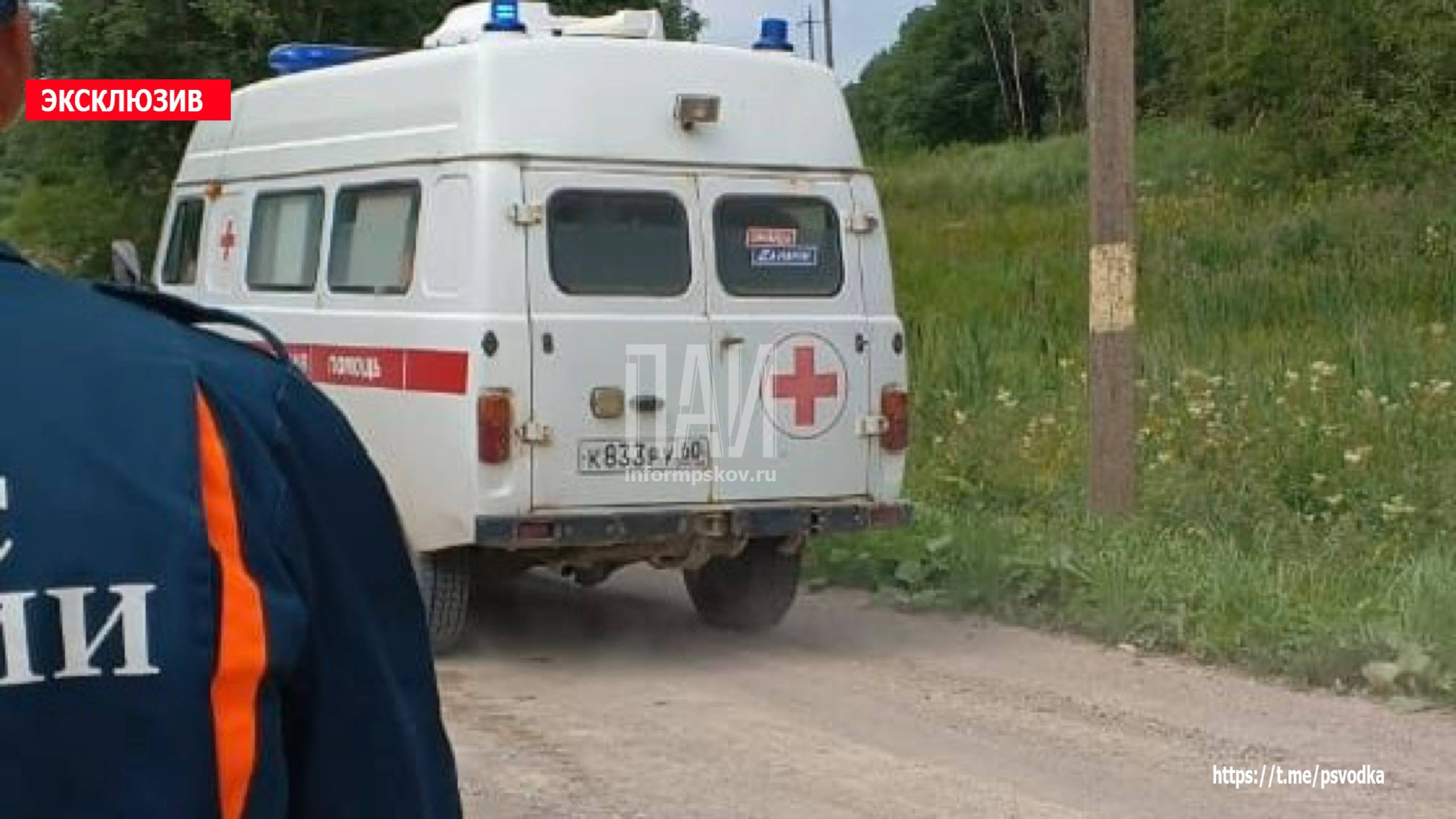 Мужчину зажало в автомобиле после ДТП в Порховском районе
