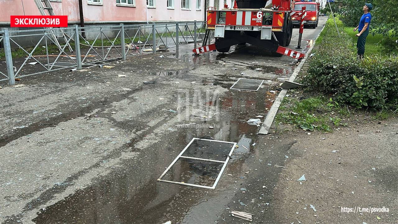 Четыре человека пострадали при взрыве бытового газа в Великих Луках