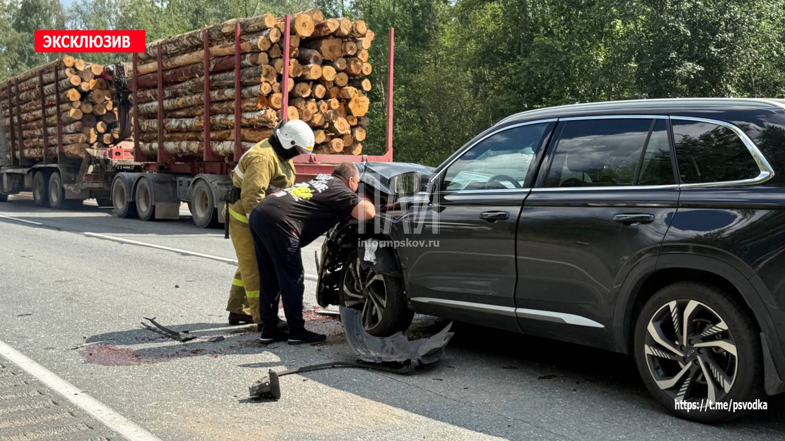 Женщина пострадала после столкновения двух автомобилей в Плюсском районе