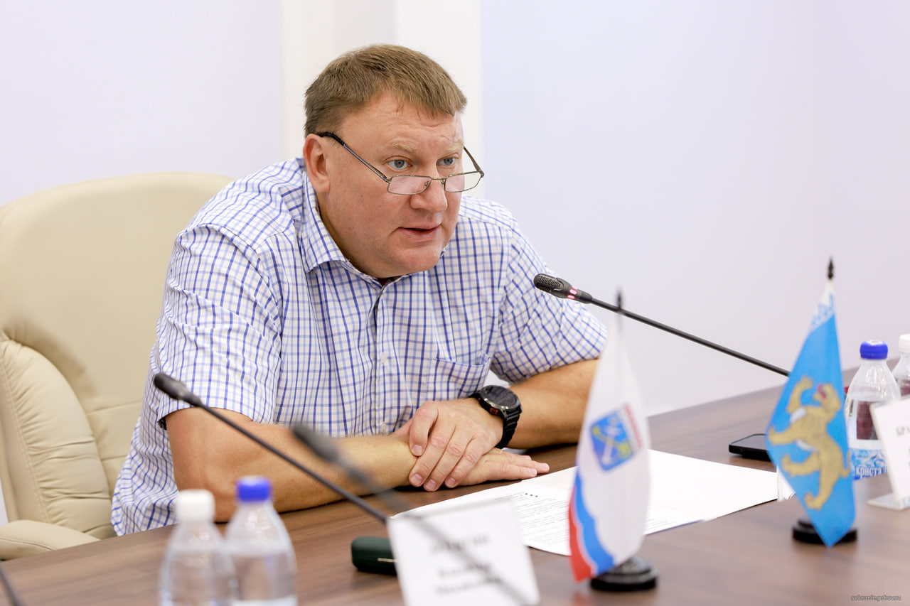 Депутаты, ветераны и молодёжь из Псковской и Ленинградской областей встретились в Собрании