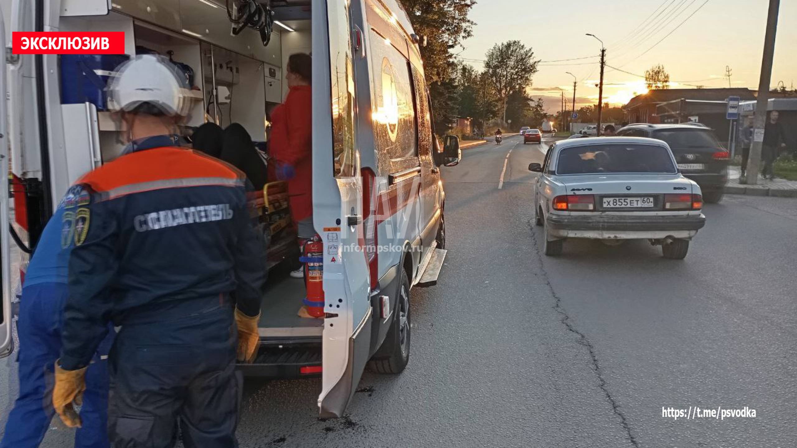 Девушку госпитализировали в больницу после наезда автомобиля в Пскове
