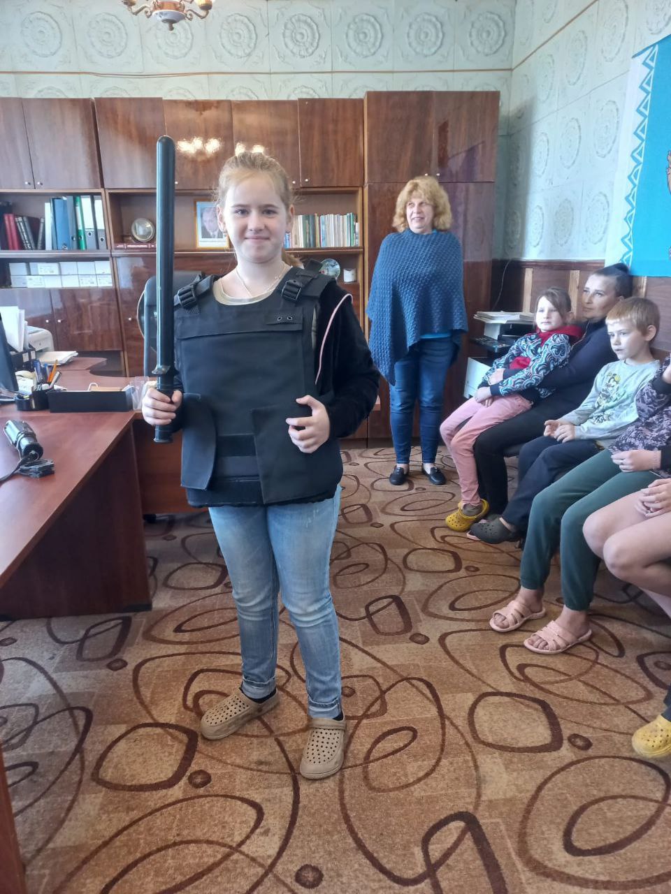 Псковские приставы навестили многодетные семьи в Новосокольническом районе