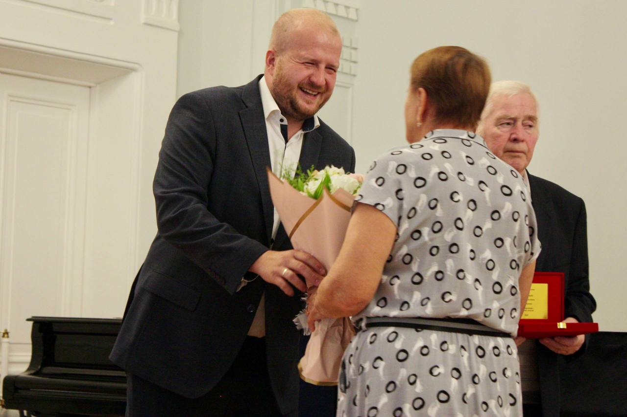 Борис Елкин вручил медали «50 лет совместной жизни» 22 супружеским парам