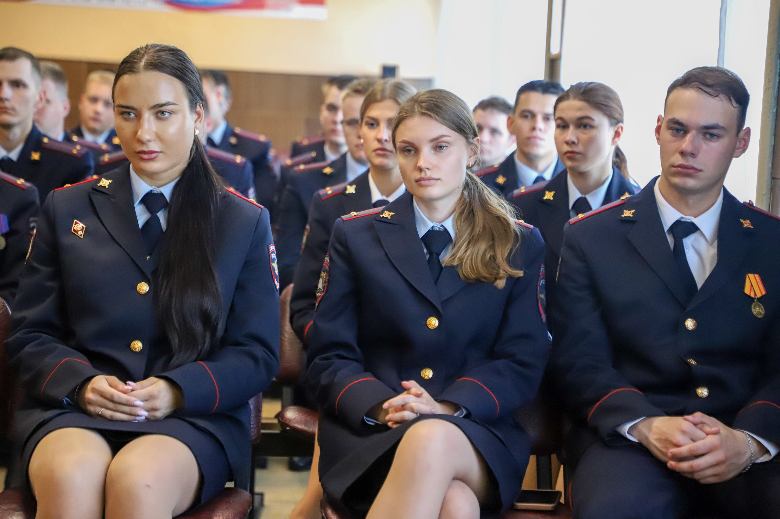 Более 30 выпускников ведомственных вузов пополнили ряды полицейских Псковской области