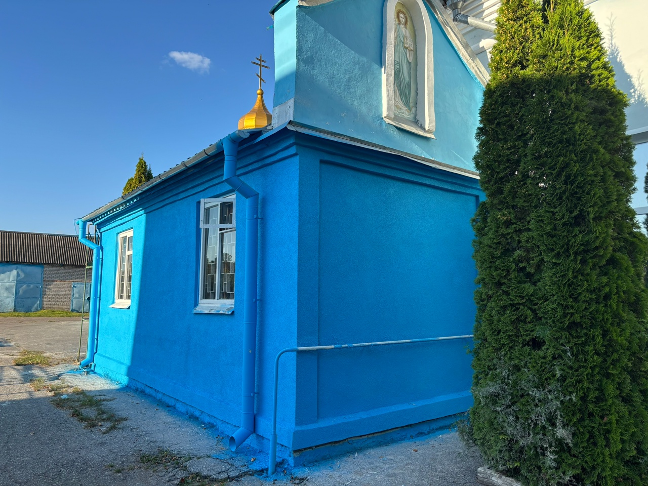 В Дедовичах продолжается ремонт храма Покрова пресвятой Богородицы