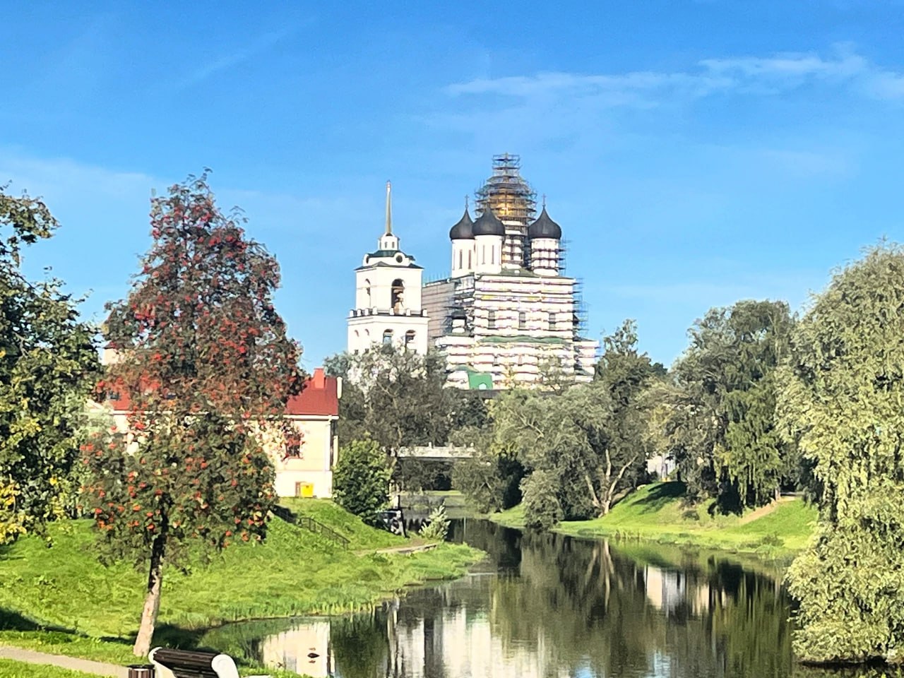 Леса на Троицком соборе