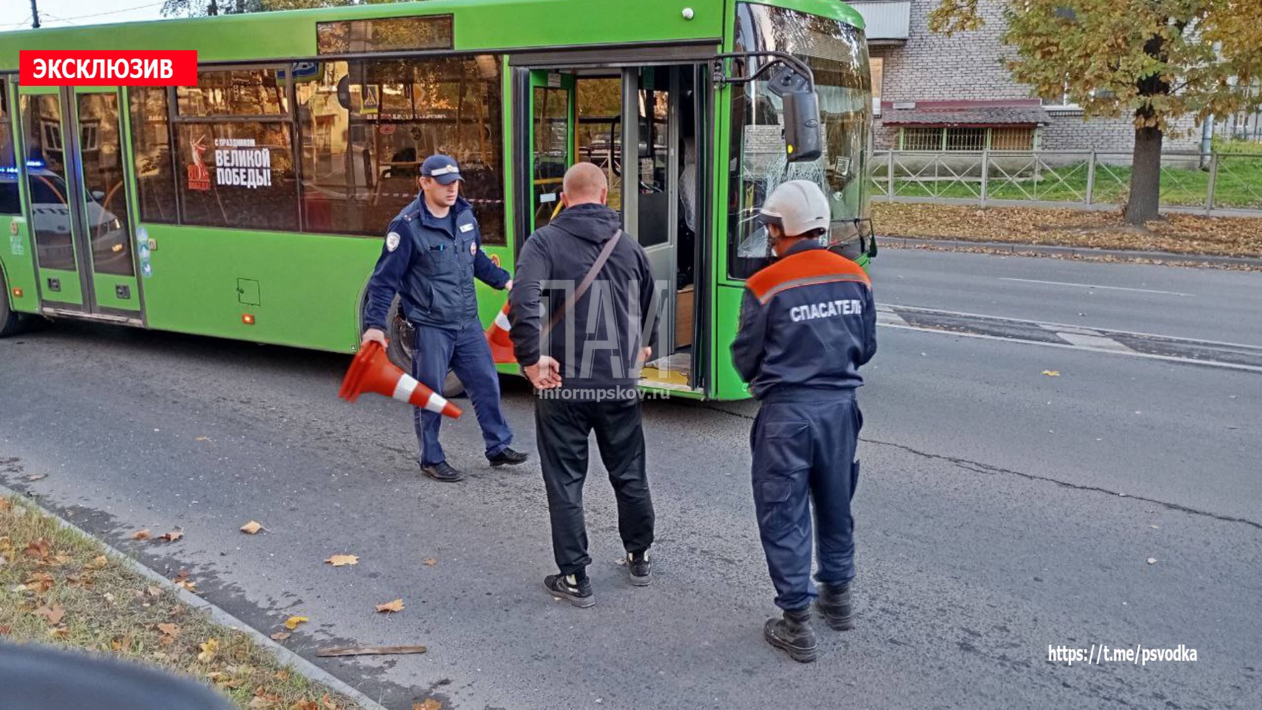 Автобус сбил пешехода в Пскове