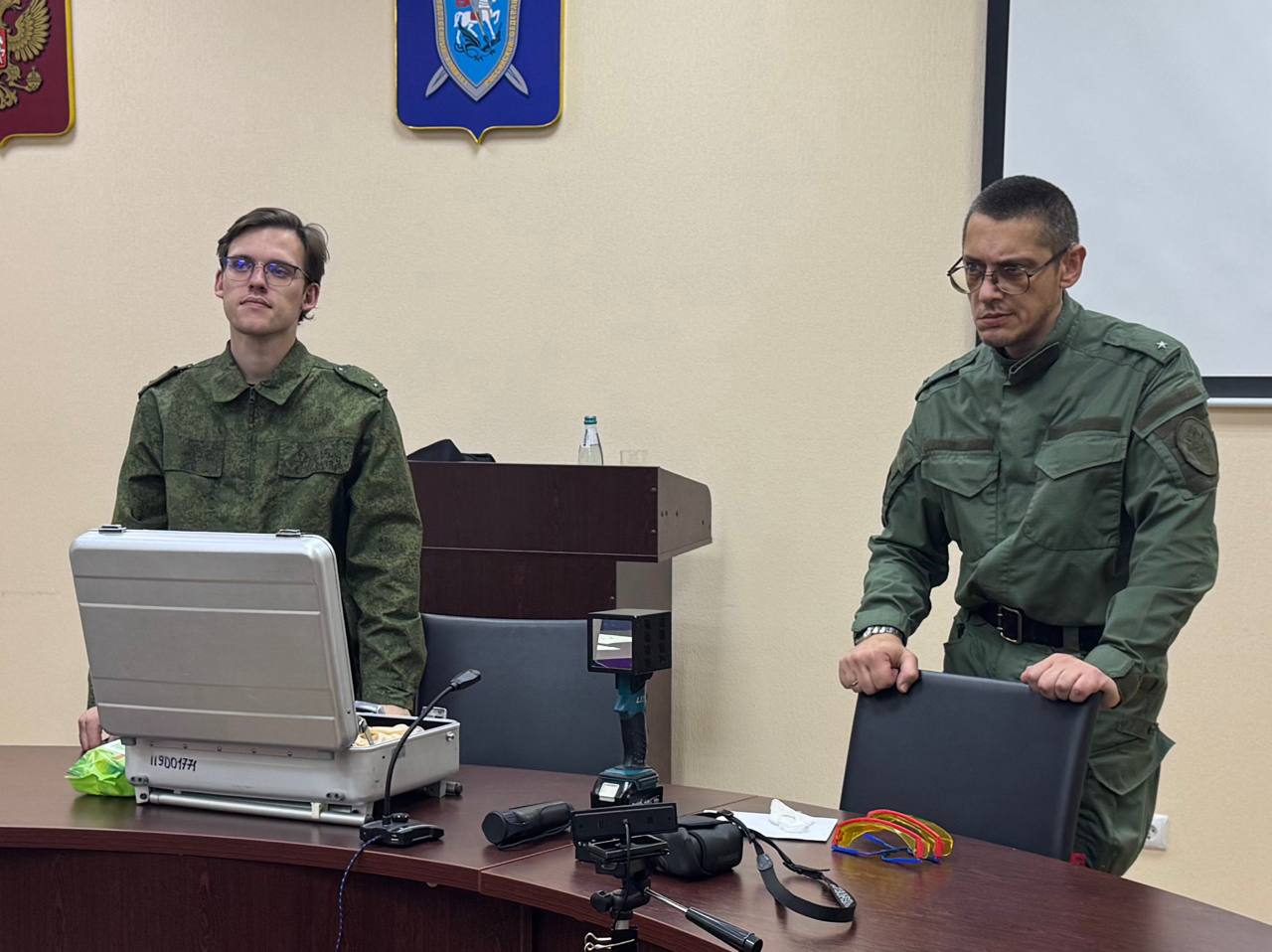 Псковские криминалисты провели для школьников мастер-класс