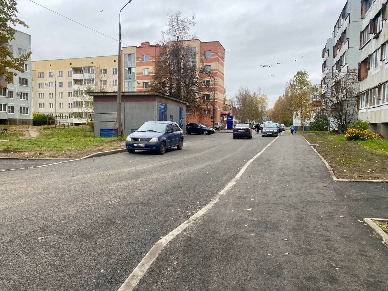 Асфальт уложили на улице Алтаева в Пскове