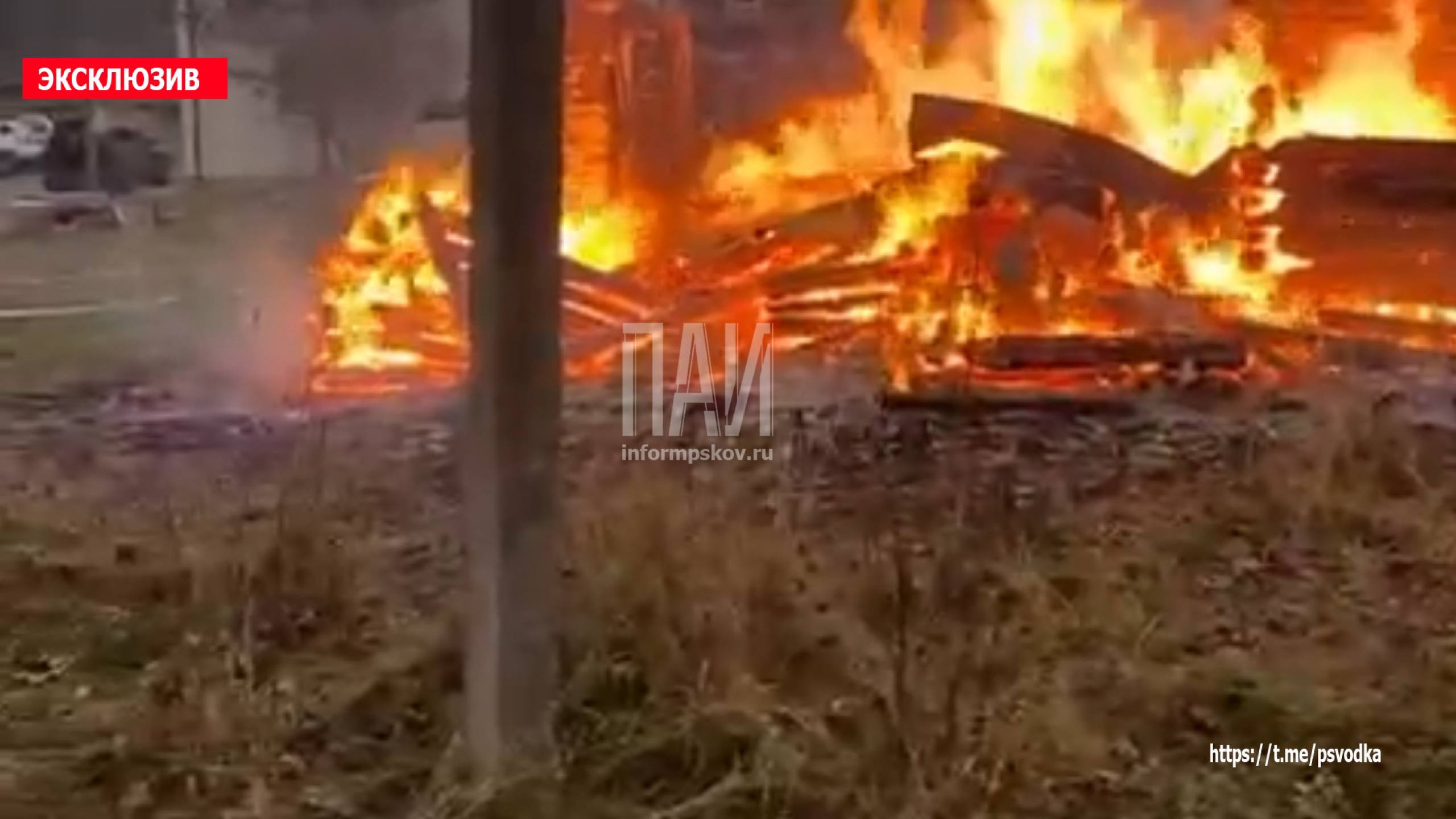 Частный дом загорелся в Плюсском районе