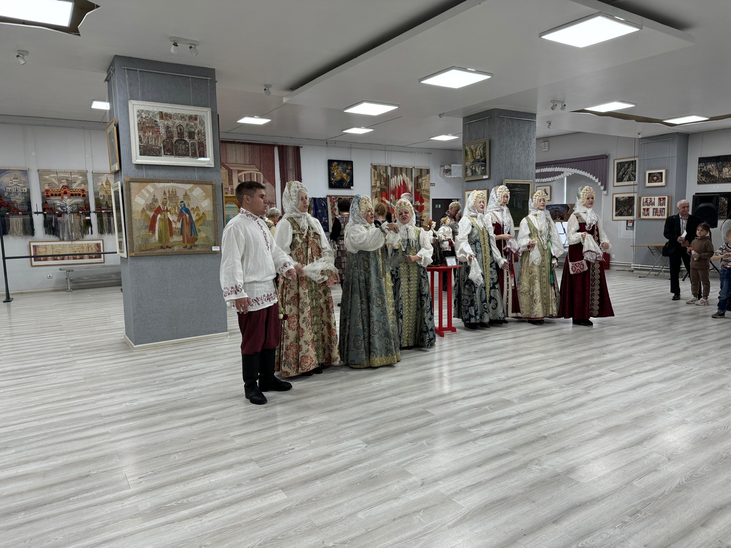 Концерт «В единстве наша сила» стартовал в Пскове