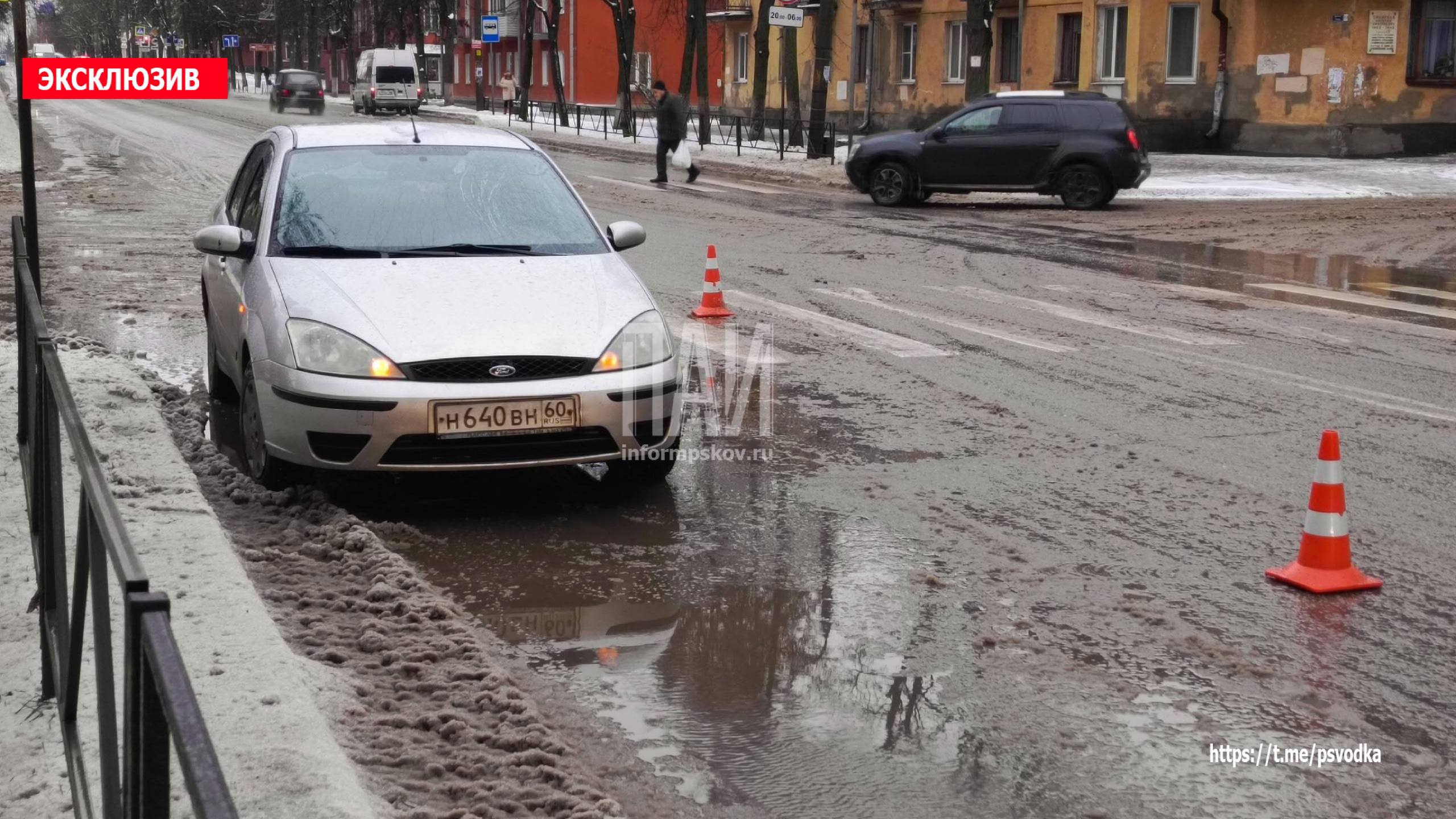 Пешехода-подростка госпитализировали в больницу после ДТП в Великих Луках