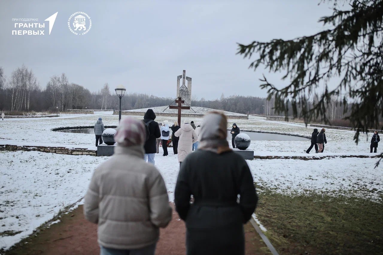 Участники марафона «Судьбы героев» почтили память жертв фашизма