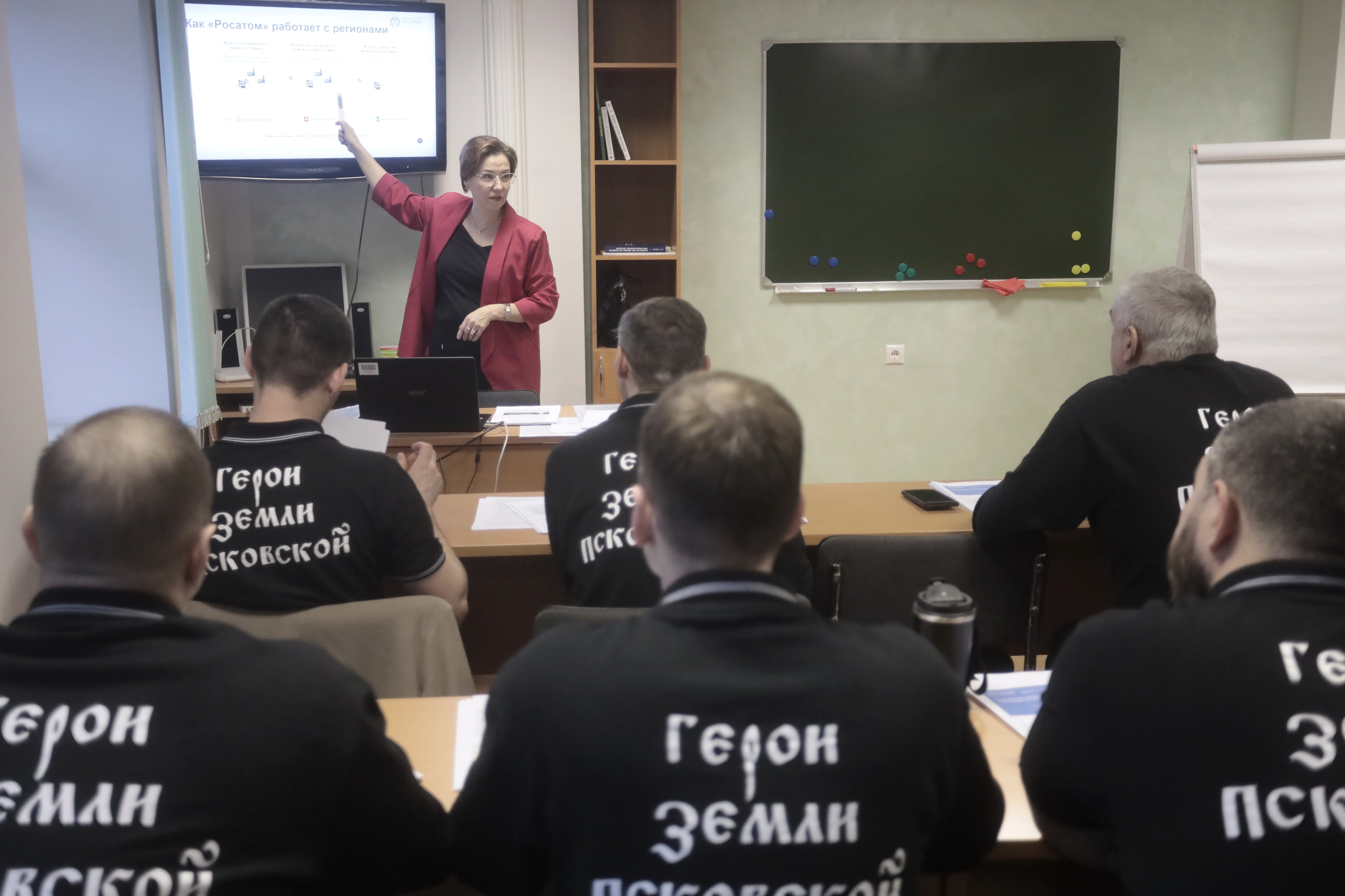 Знание – сила: участники программы «Герои земли Псковской» изучают экономику и финансы