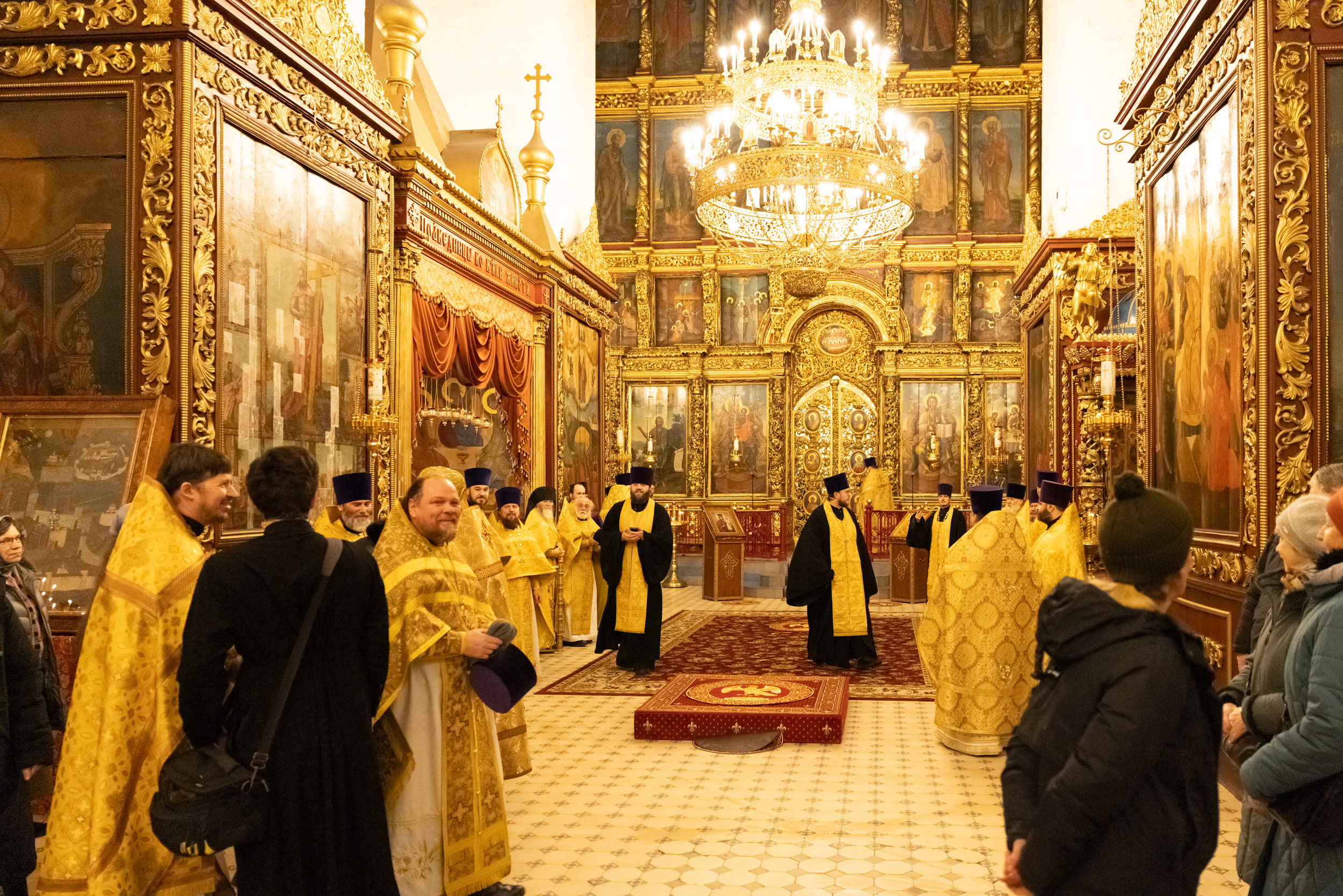 Молитва и знамение: чудотворную Феодоровскую икону Божией Матери встретили в Пскове
