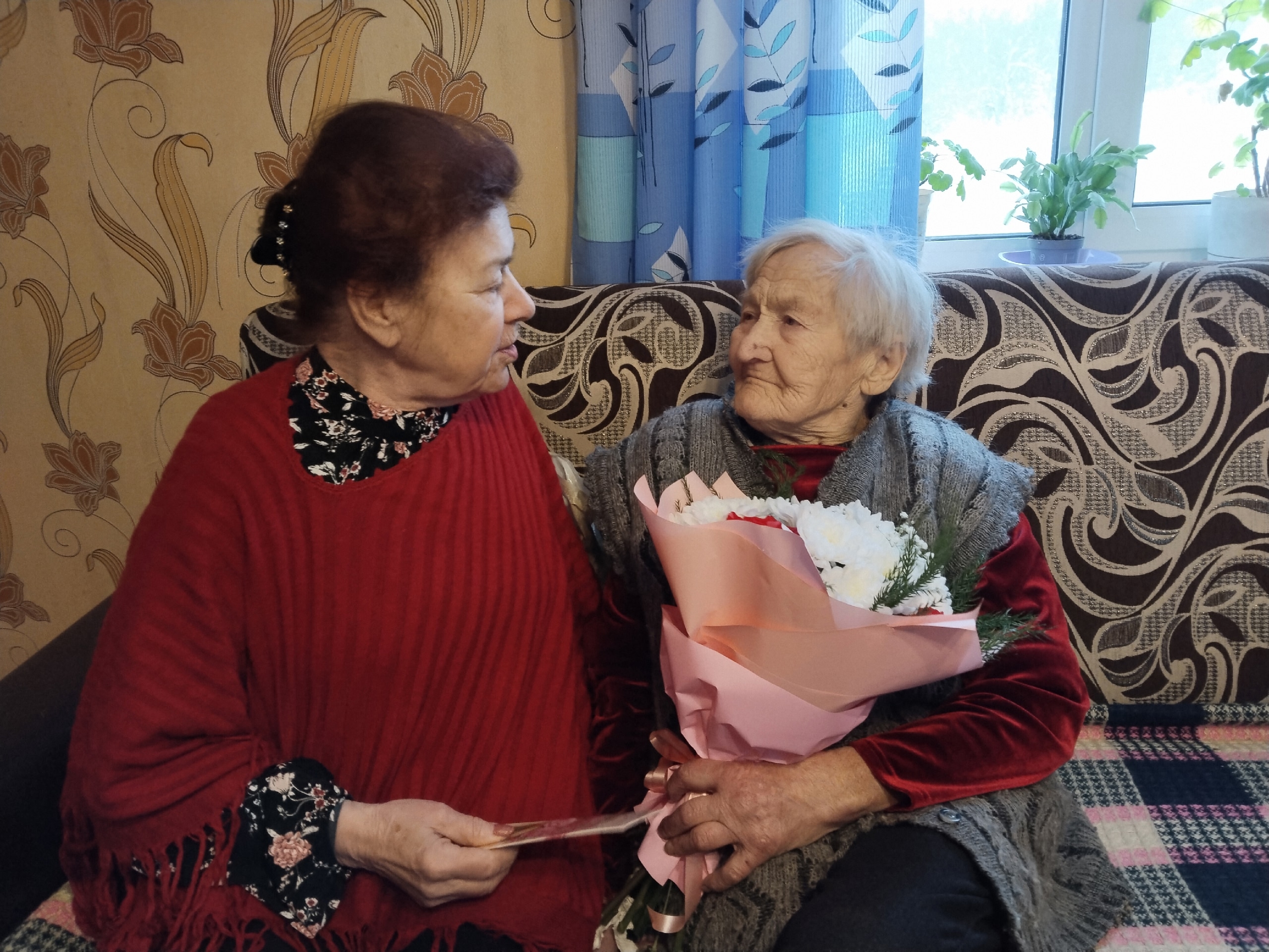 100-летний юбилей отмечает Нина Тихомирова