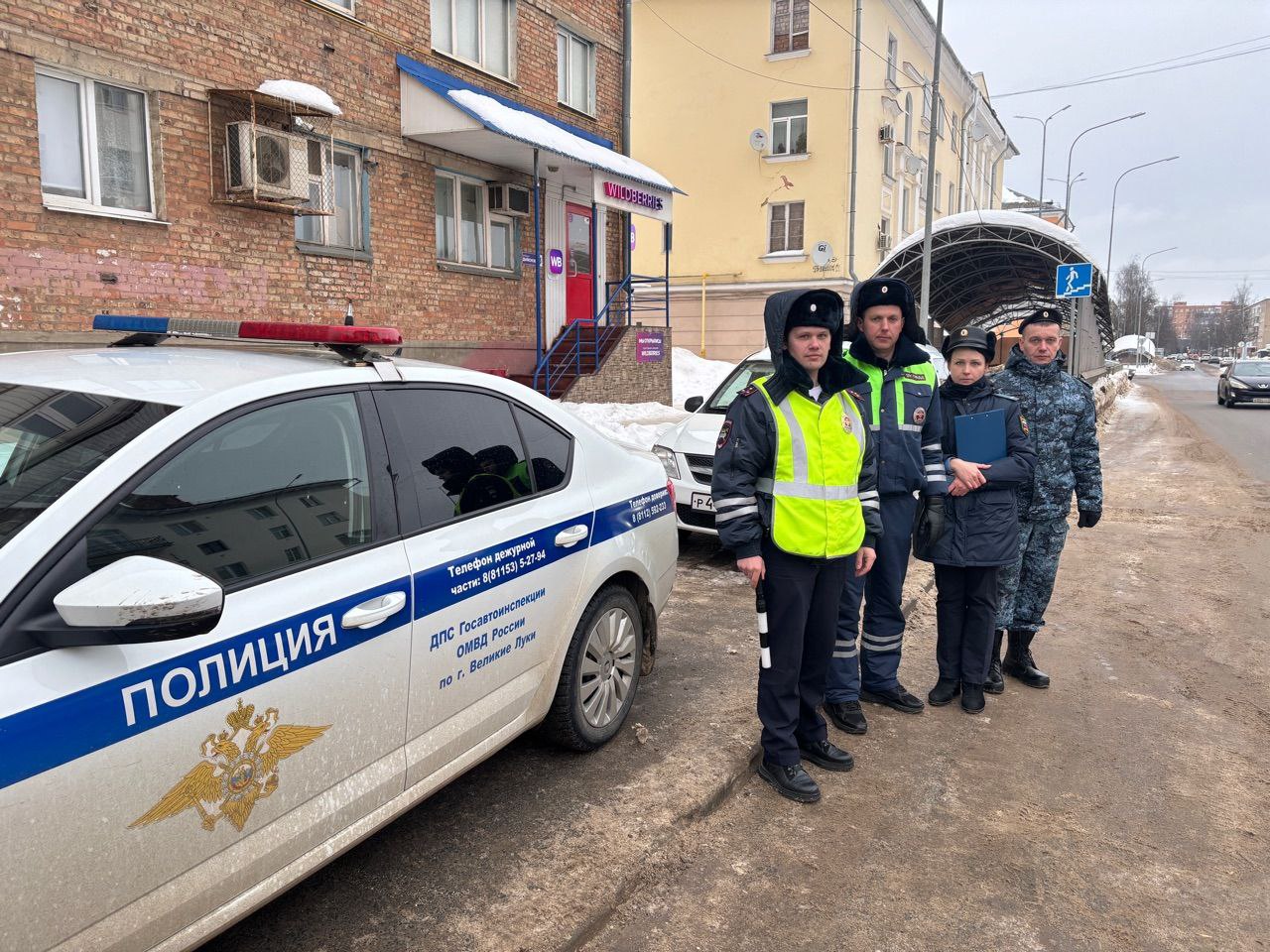 В Великих Луках водителям напомнили о мерах безопасности за рулём и сервисах ФССП