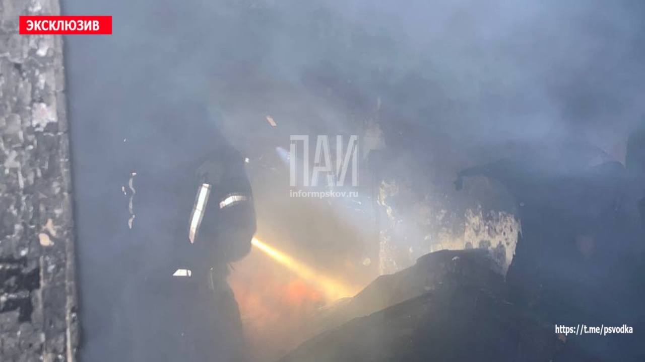 Пожар на улице Труда в Пскове