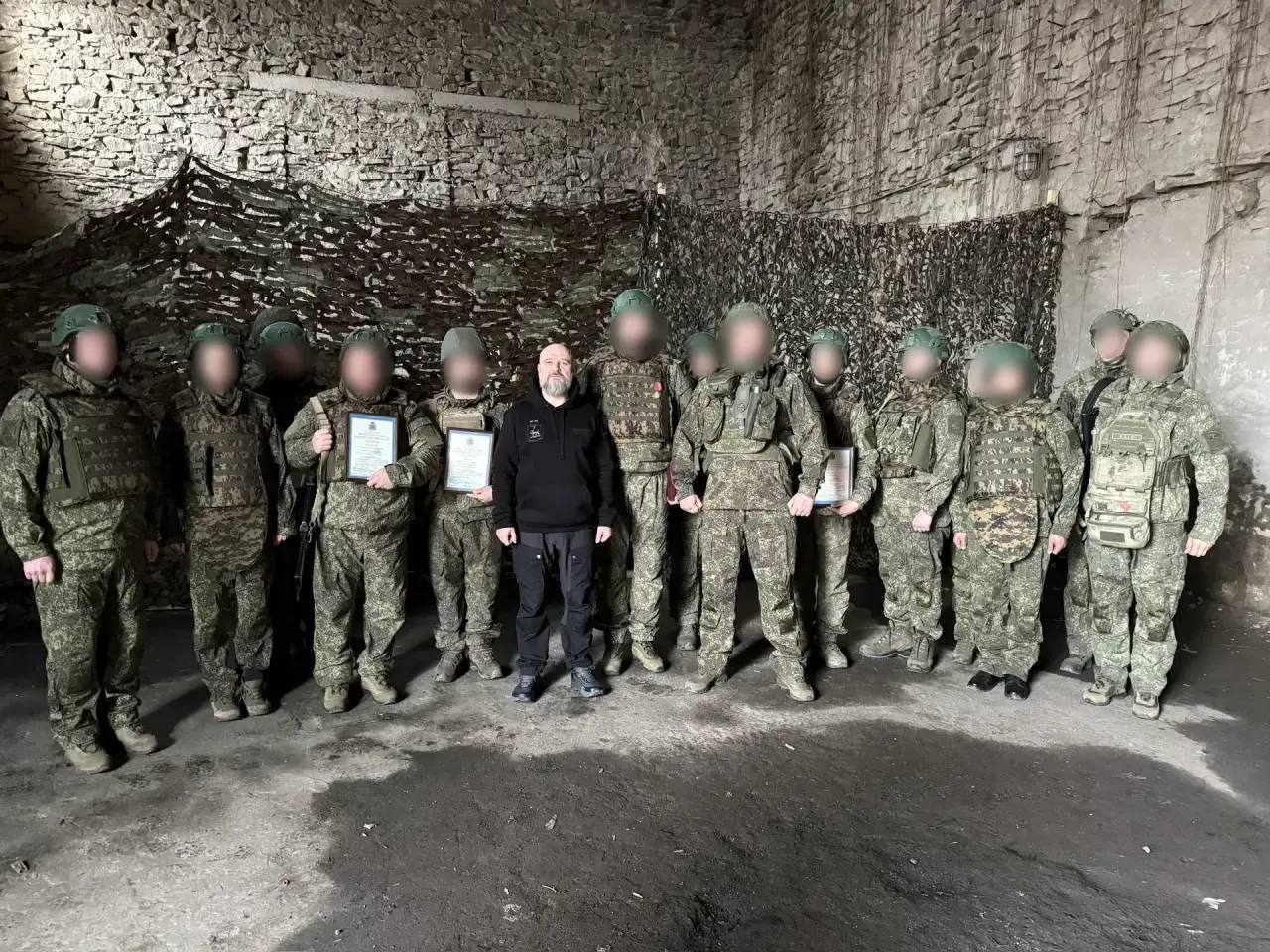 «Знак глубокой признательности псковичей»: бойцам 77-го полка вручили региональные награды