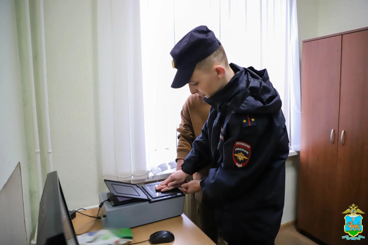 Полиция пресекла незаконную трудовую деятельность мигрантов на стройках в Пскове