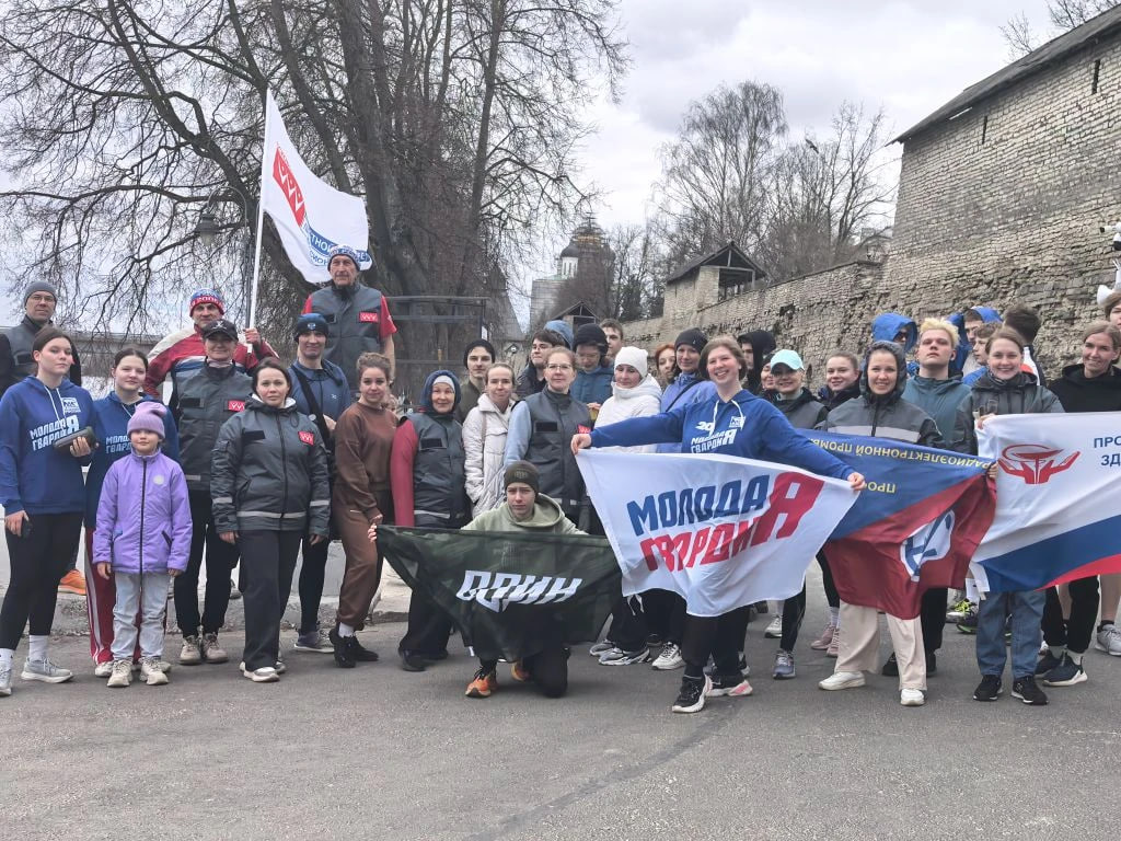 Массовая весенняя зарядка и пробежка проходят в Пскове