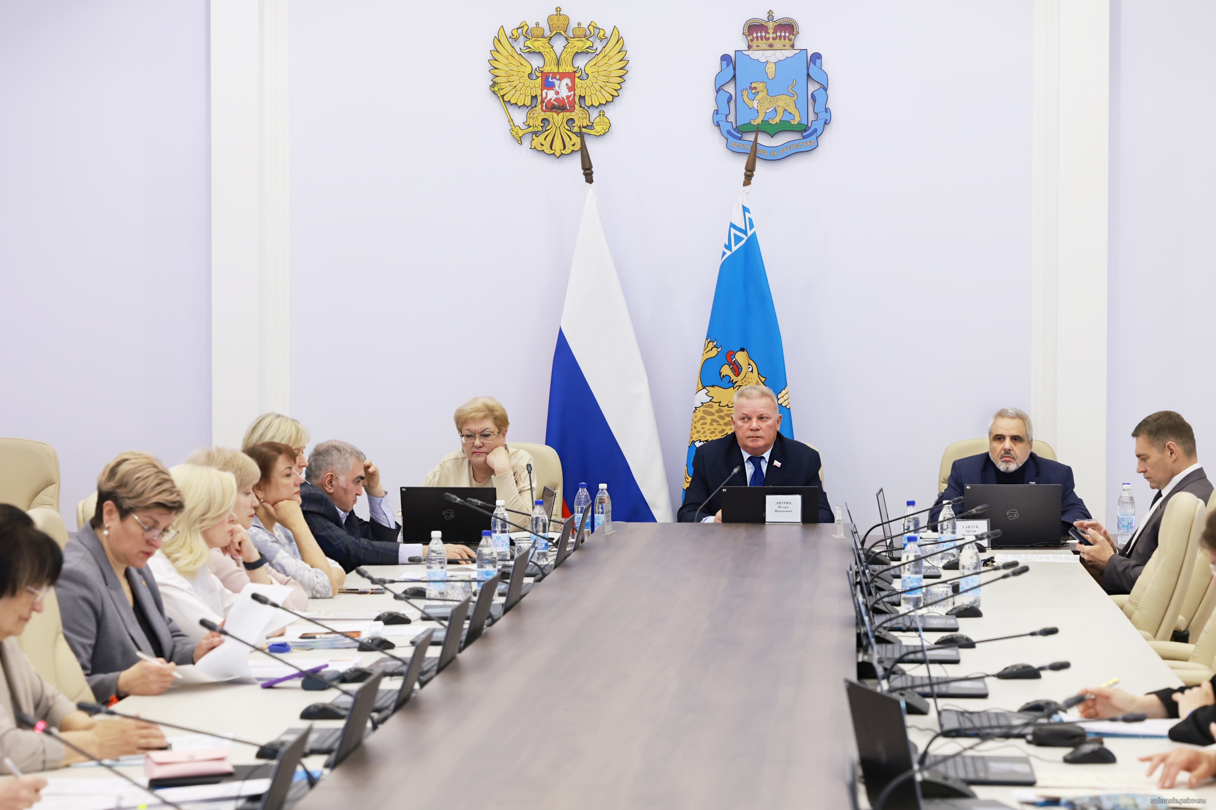 Финансирование здравоохранения и отчёт детского правозащитника обсудил социальный комитет