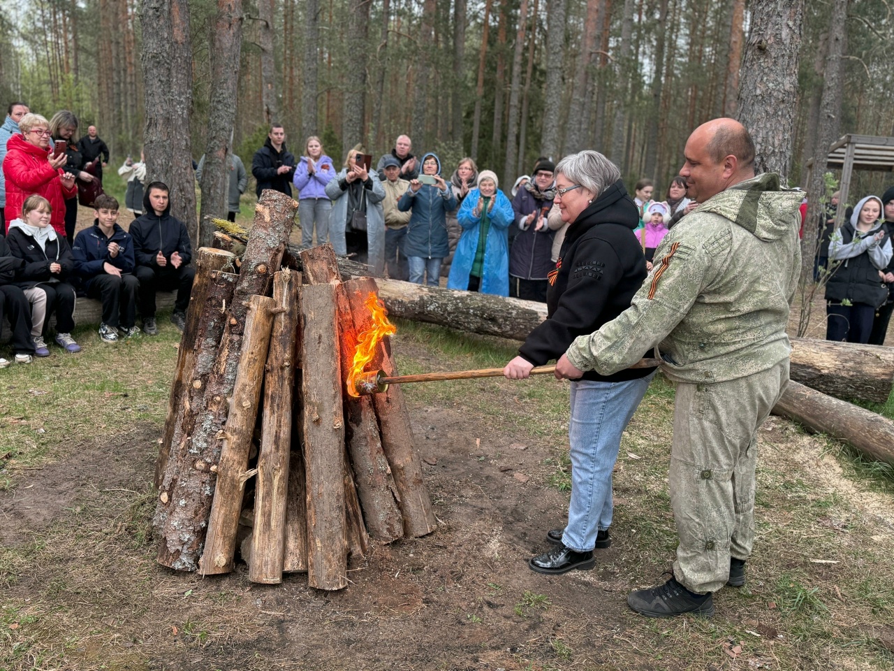 Участники автопробега в Плюсском районе почтили память героев Великой Отечественной войны