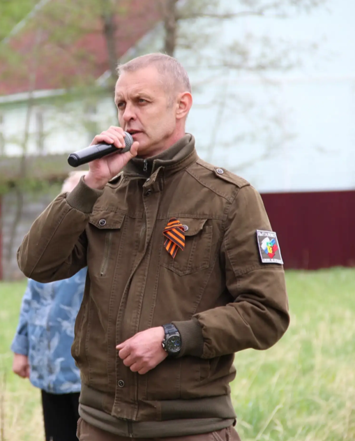 Концерт у дома ветерана