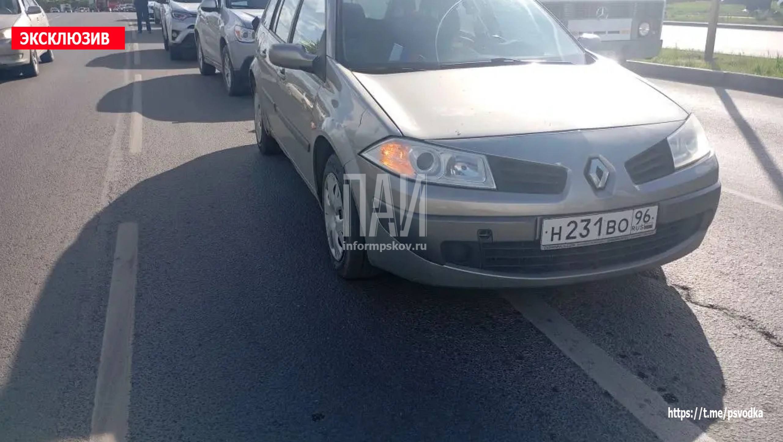 17-летняя девушка пострадала при столкновении трёх автомобилей на улице Чудской в Пскове