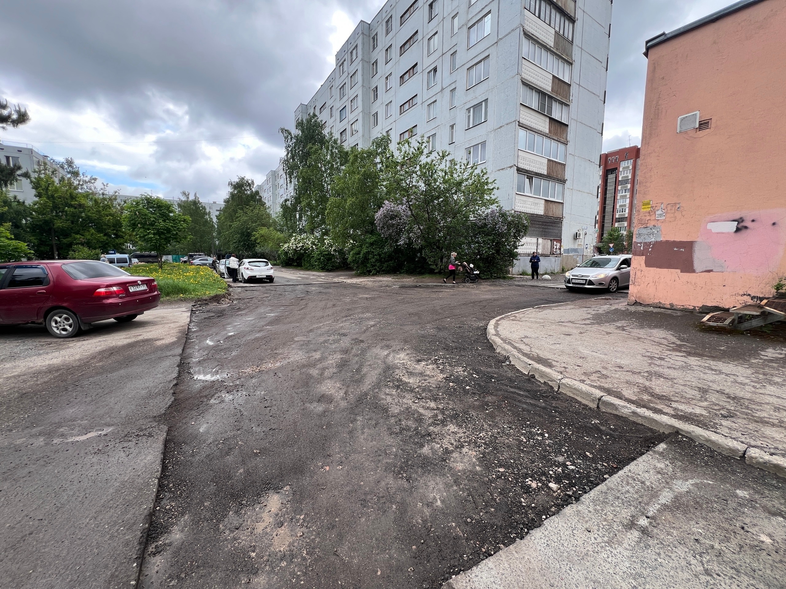 Работы по устранению аварийных ям на дворовых территориях и в проездах