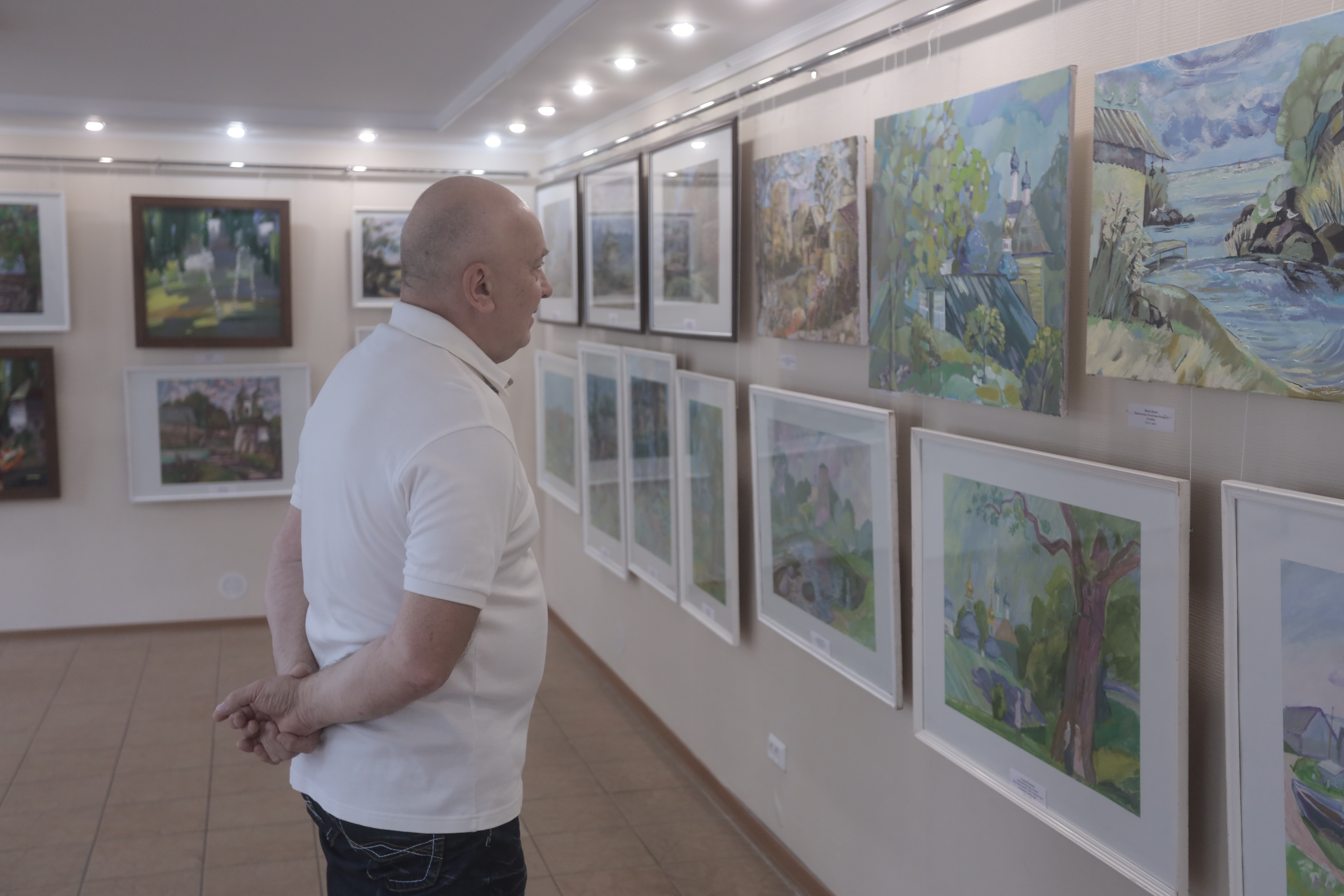 Псков приглашает друзей: хроники лета на полотнах художников
