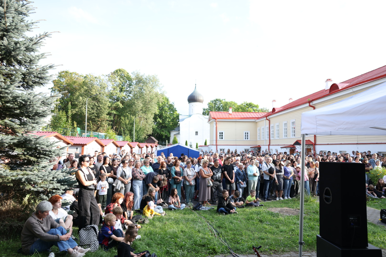 Цой жив: в Пскове прошёл концерт в память о легенде