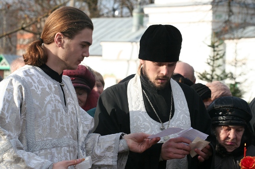 На фото: панихида по убиенным