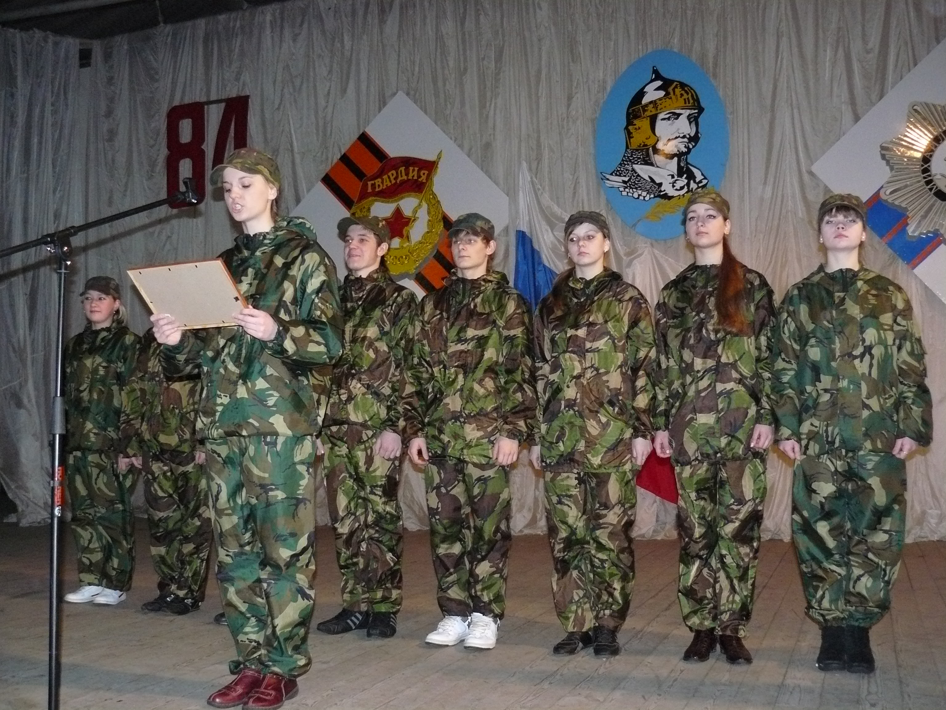 Воспитанники Центра "Патриот" - учащиеся  СОШ №5 им Героя России М.Евтюхина поздравили  десантников (Фото 1)