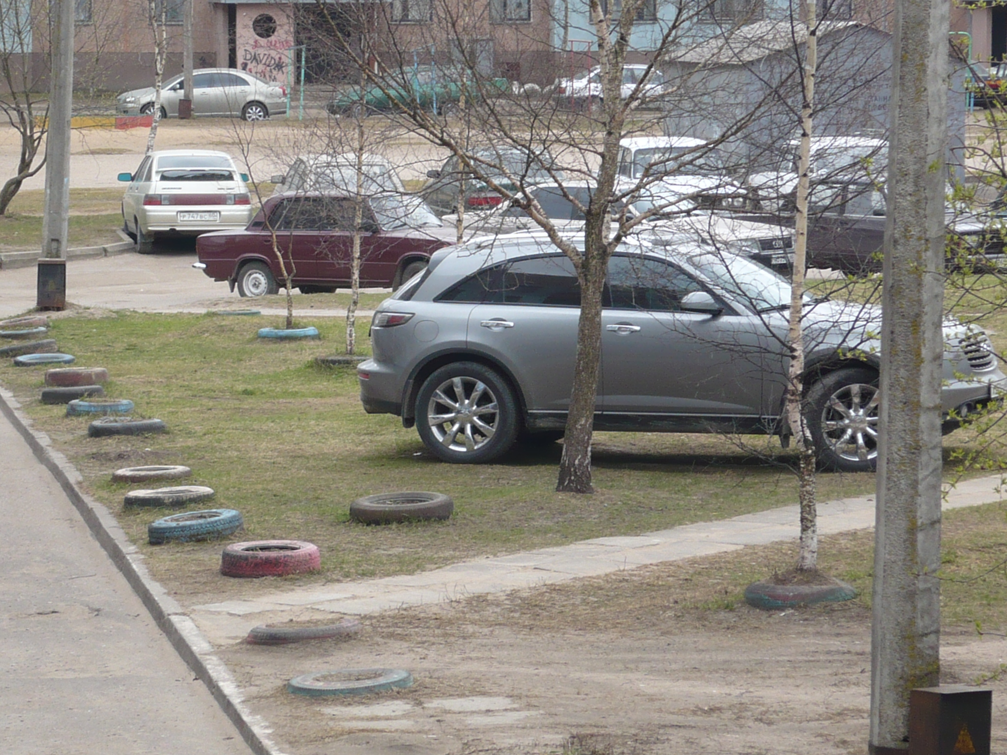 Парковка во дворе-больная тема! (Фото 1)