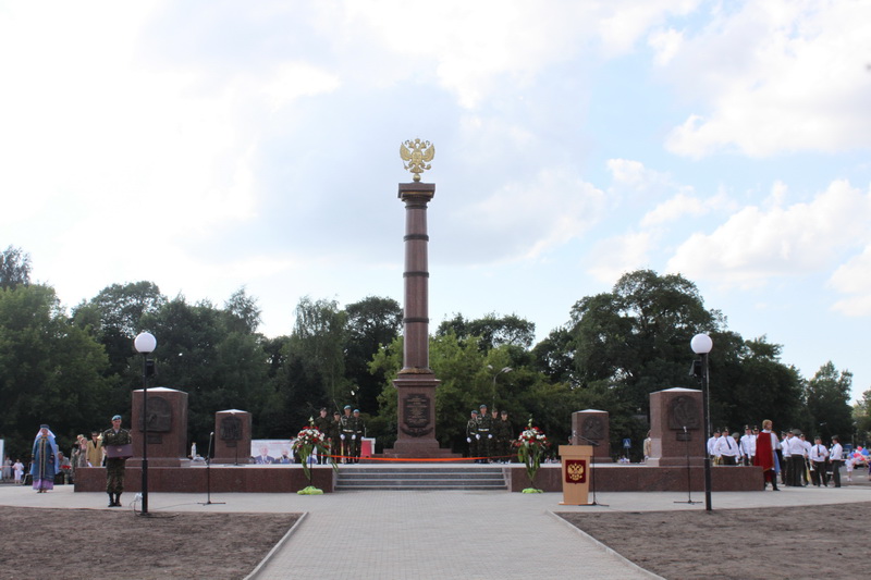 На фото: стела "Город воинской славы" в Пскове