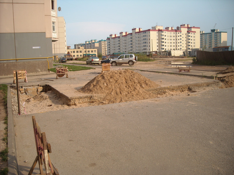 Дома на Доставалова - дорогу раскопали и забыли (Фото 1)