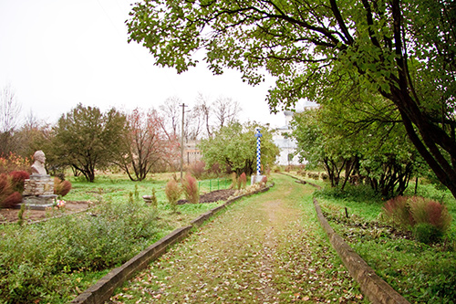 На фото: пейзаж внутри крепости